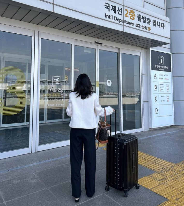 실업급여 받는 중 해외여행 가면 지급이 중단될까? 모르면 손해 보는 핵심 정리