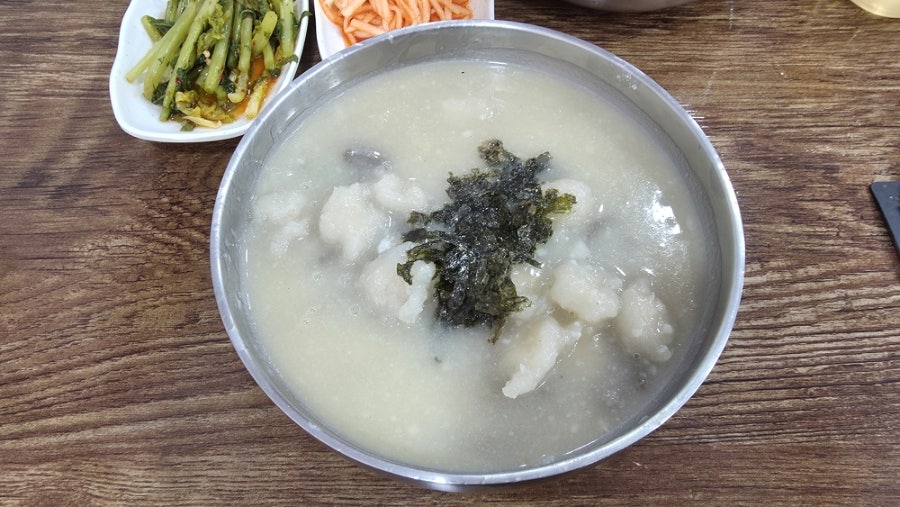 봉평옹심이메밀칼국수 사진 1