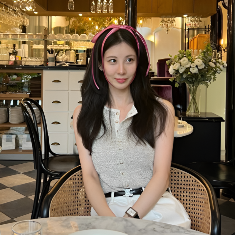 "올해 나이 만 35세라는 사실 도무지 믿기지 않는 초동안의..." 소녀시대 서현 생일 리본 자태 ....