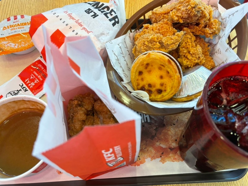 KFC 신메뉴 영지박스 후기, 핫크리스피치킨 • 에그타르트 솔직 리뷰