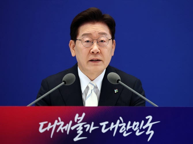 李<b>대통령</b> 주재 '<b>3대 메가프로젝트</b>' 베일 벗는다…핵심 카드는... 