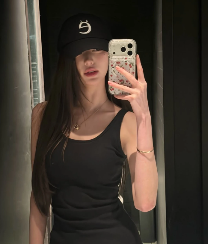 "진짜 말랐다더니"...장원영, 힙한 매력+뼈말라 몸매 비결은 이것?