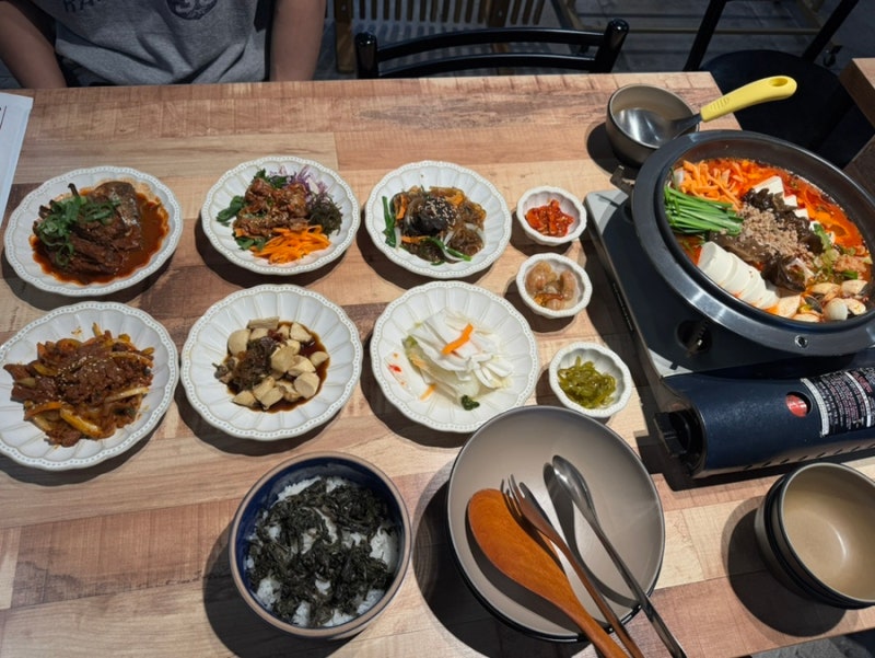 창원 상남동 한식 맛집 모든 반찬이 맛있는 정갈한 한정식 안여사네 제철한상 상남본점 추천....