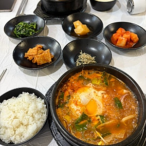 속초 중앙시장 근처 맛집 아침식사 가능한 풍년식당 오징어해장국 후기 주말 웨이팅