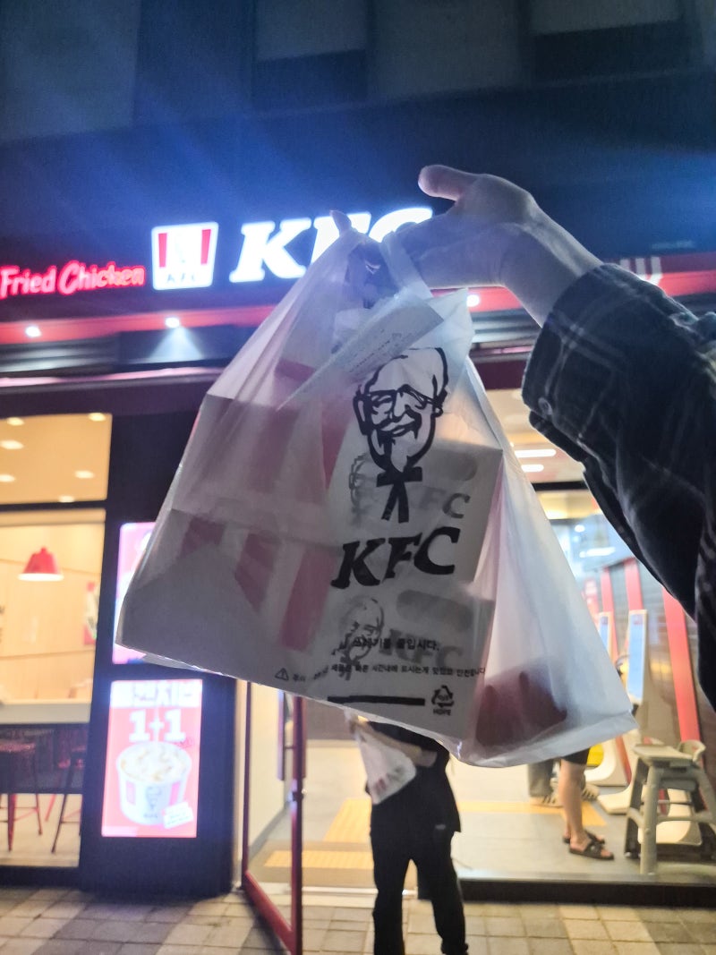 KFC 메뉴판 치킨나이트 가격 에그타르트 공짜로 받는 법