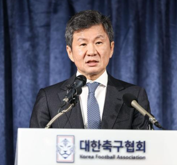 정몽규 경찰 <b>수사</b> 2년째 결론 없다…<b>홍명보 선임</b> 논란... 