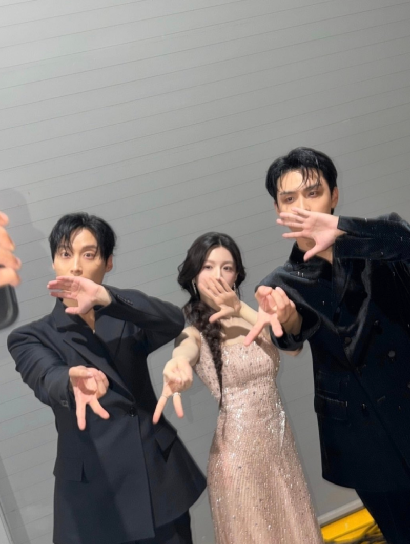 김도훈·허남준·고윤정 갸루피스 화제! 서울가요대상 비하인드에서 터진 역대급 배우 조합....