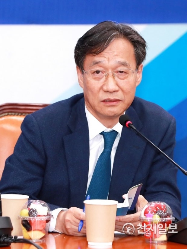 의원 프로필 고향 학교 선거 이력 <b>상임</b> 정무<b>위원장</b> 역할 하는 일