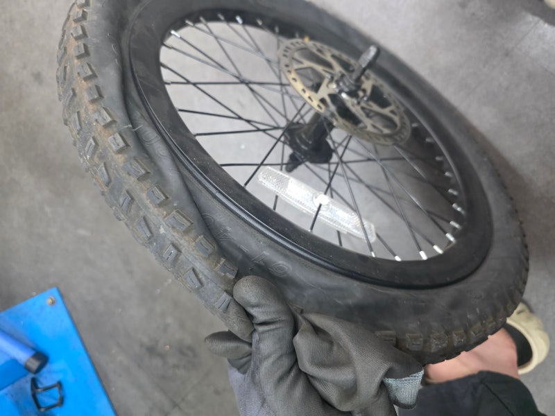 비아지오 V6 전기자전거 앞바퀴 펑크수리, 요즘 펑크가 잘 나네요?