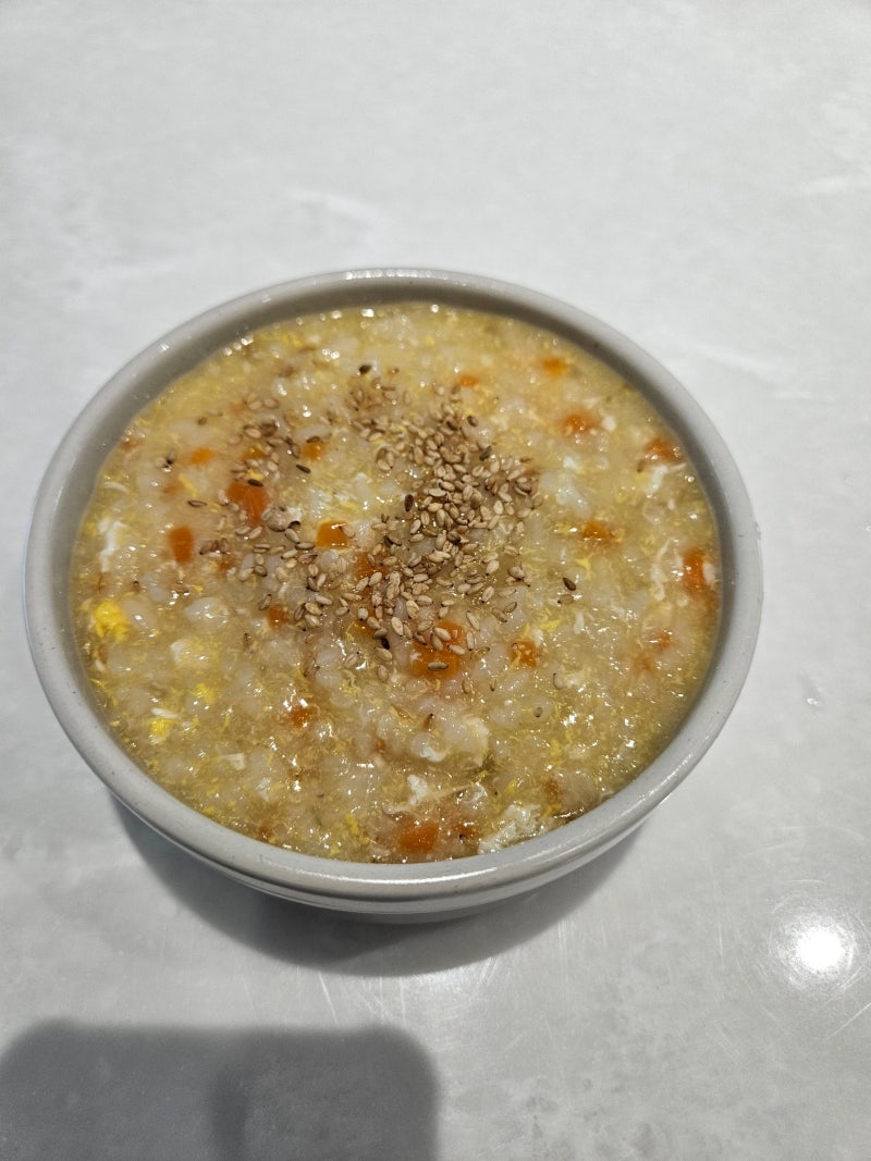 10분 만에 끓이는 부드러운 야채계란죽 만들기