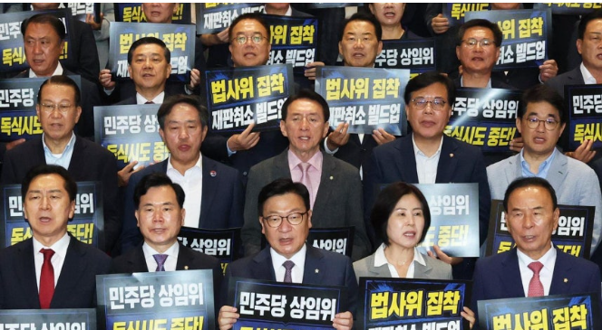 [긴급속보] 민주당 11개 <b>상임위원장</b> 우선 <b>선출</b> 검토... 