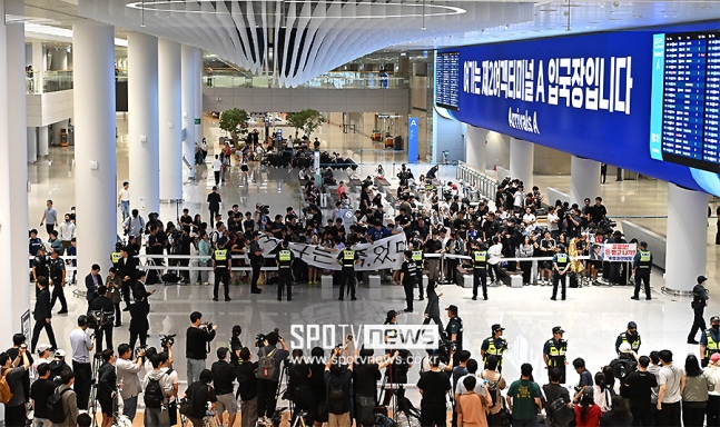 새벽 4시 공항에서 <b>이용수 부회장</b>이 직접 들은 말