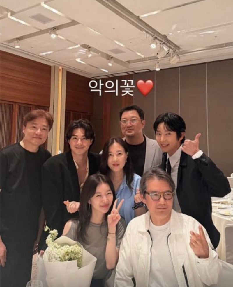 ムン・チェウォン結婚式の現場公開、「悪の花」の俳優陣が総出動