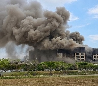 <b>평택</b> 브레인시티 아파트 신축 공사장 <b>화재</b> 발생, 대응 1단계 발령 및....