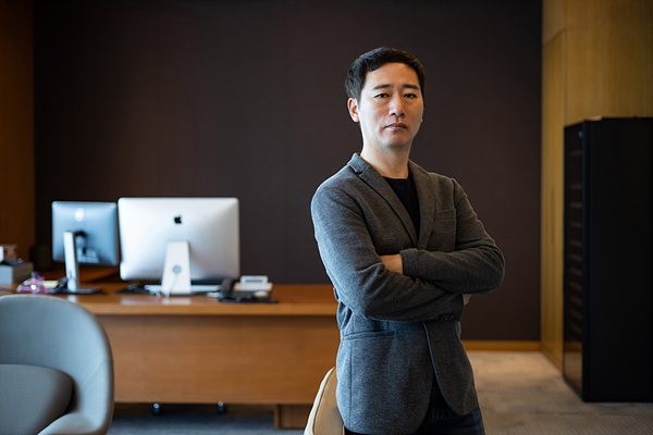 위메이드 <b>박관호</b> 의장, 전체 보유 <b>지분</b> 9,200억 원에 <b>매각</b>