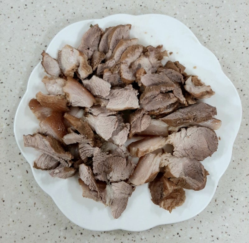 머위보쌈 만들기 돼지고기 수육 맛있게 삶는법 전지 효능 잡내 제거