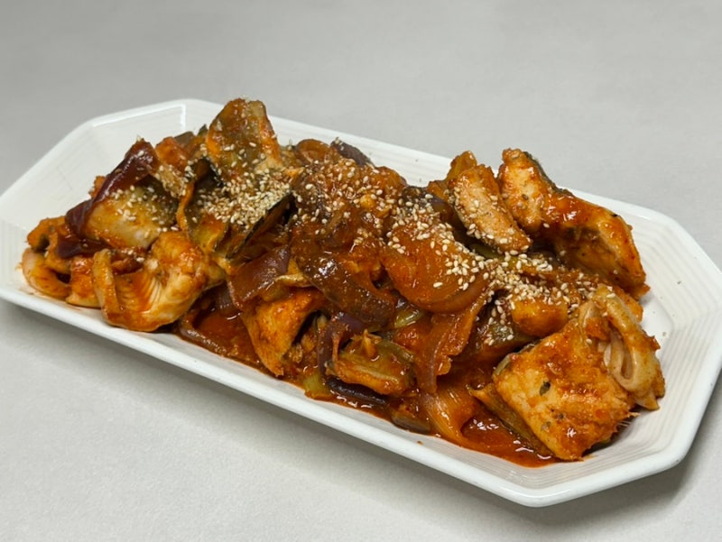 장어구이 하려다 만든 매콤한 장어볶음! 바다장어로 만드는 밥도둑 레시피