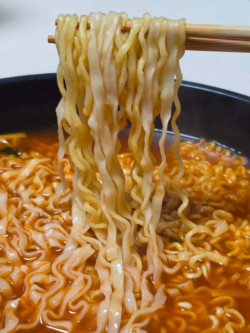 멸치칼국수+열라면 섞어 먹기! 비 오는 날 생각나는 얼큰칼국수 레시피