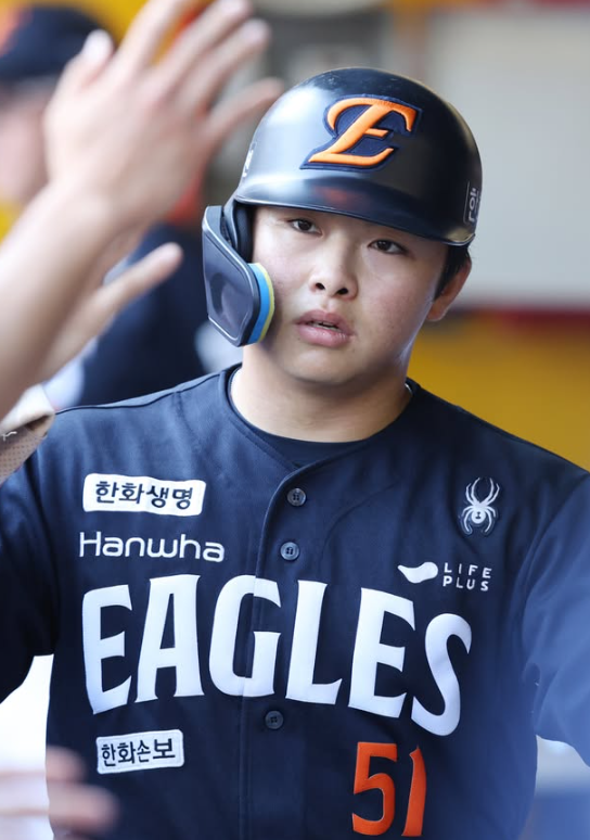 왜 중견수를 보게하는건가 한화 문현빈 수비포지션 논란