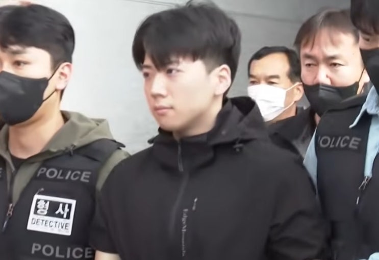 광주 여고생 살인 <b>장윤기 아버지</b>가 <b>경찰 간부</b> 훼손된 리얼돌 등... 