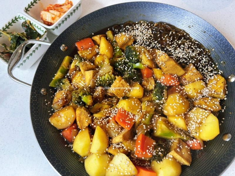 야채 듬뿍 매콤 닭가슴살 찜닭 레시피