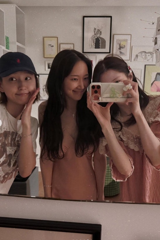 영화 인턴 기대되는 한소희 류혜영 박예니 우정 포착된 거울 셀카
