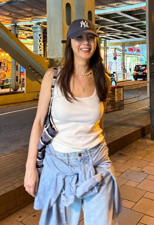 45세에 낳은 딸, 이렇게 행복할 줄이야…최지우가 휴양지에서 입은 원피스 어디 거?