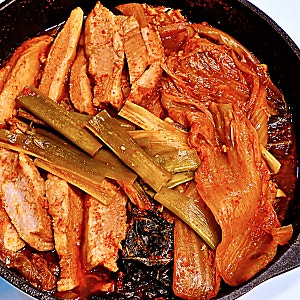저녁메뉴 추천 돼지고기 묵은지 김치찜 레시피 항정살김치찜