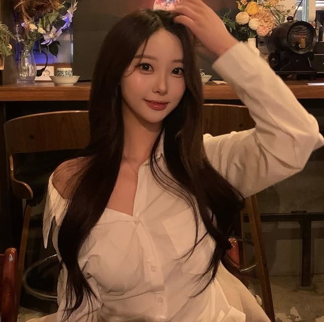 "신이 내린 보디라인"... 송민교 치어리더 나이 프로필 알고 보니 데뷔 1년차 반전