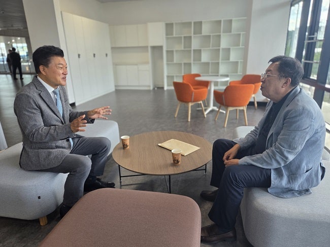 [충북도립 대표도서관 건립] 신용한 인수위 긴축재정 선언..충북도청 이전이 근본 해결책