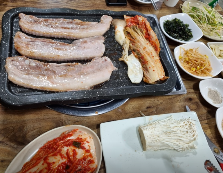 죽여주는쌩고기 통김치찌개 사진 2