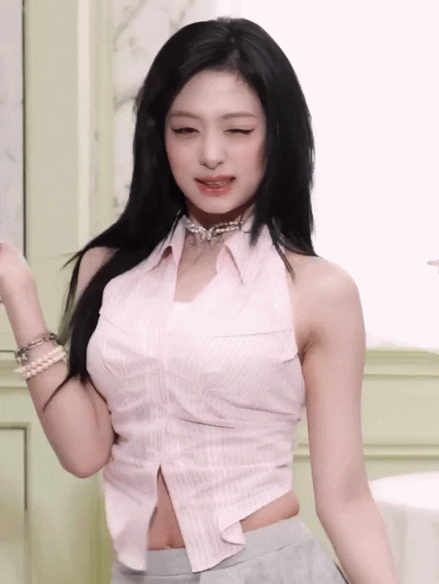 아현 (베이비몬스터) - 실력_독보적인 사기캐 1대장