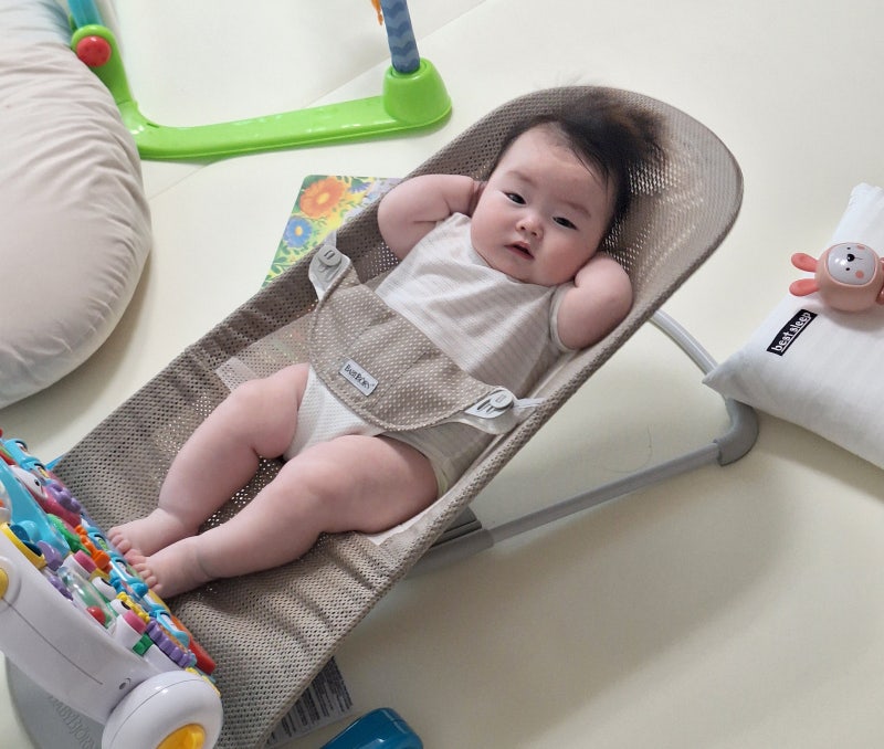 베이비뵨 아기 바운서 대근육발달을 위한 놀이로 한달 대여 후기