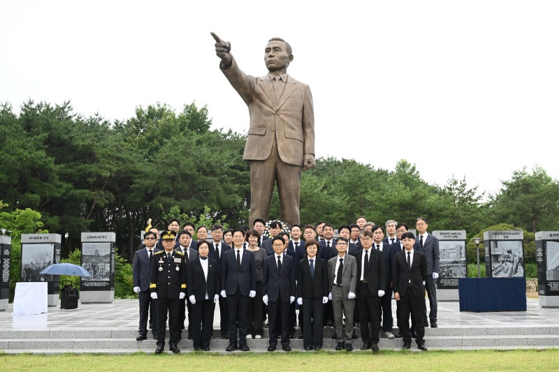 "경북의 힘으로 새로운 대한민국"… 이철우 지사, 민선 9기 힘찬 출항