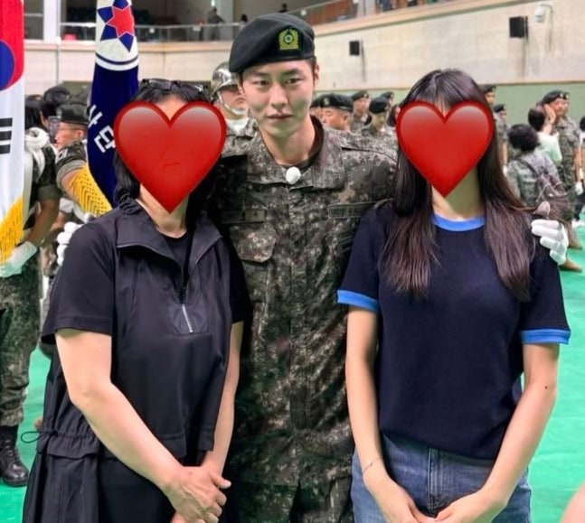 "엄마·누나 비주얼도 美쳤다.." '카리나 전남친' 이재욱, 군입대 후 첫 근황