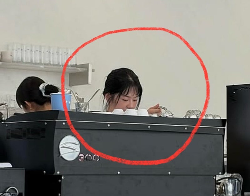 11년 다닌 소속사까지 나오고... 배우 박혜수가 파주에 차렸다는 카페 근황