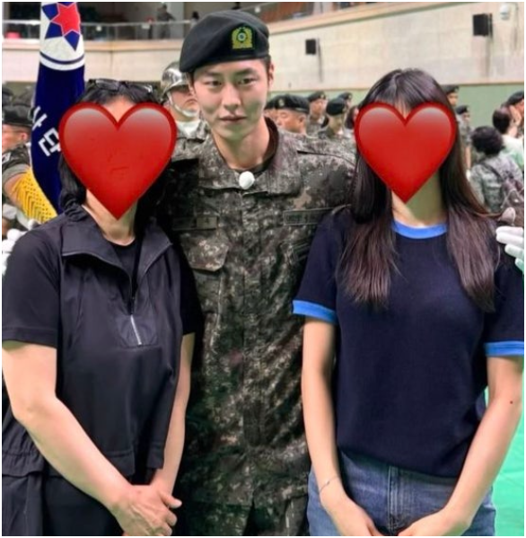 이재욱 군대 근황 공개, 기초군사훈련 수료 후 한층 늠름해진 모습 화제