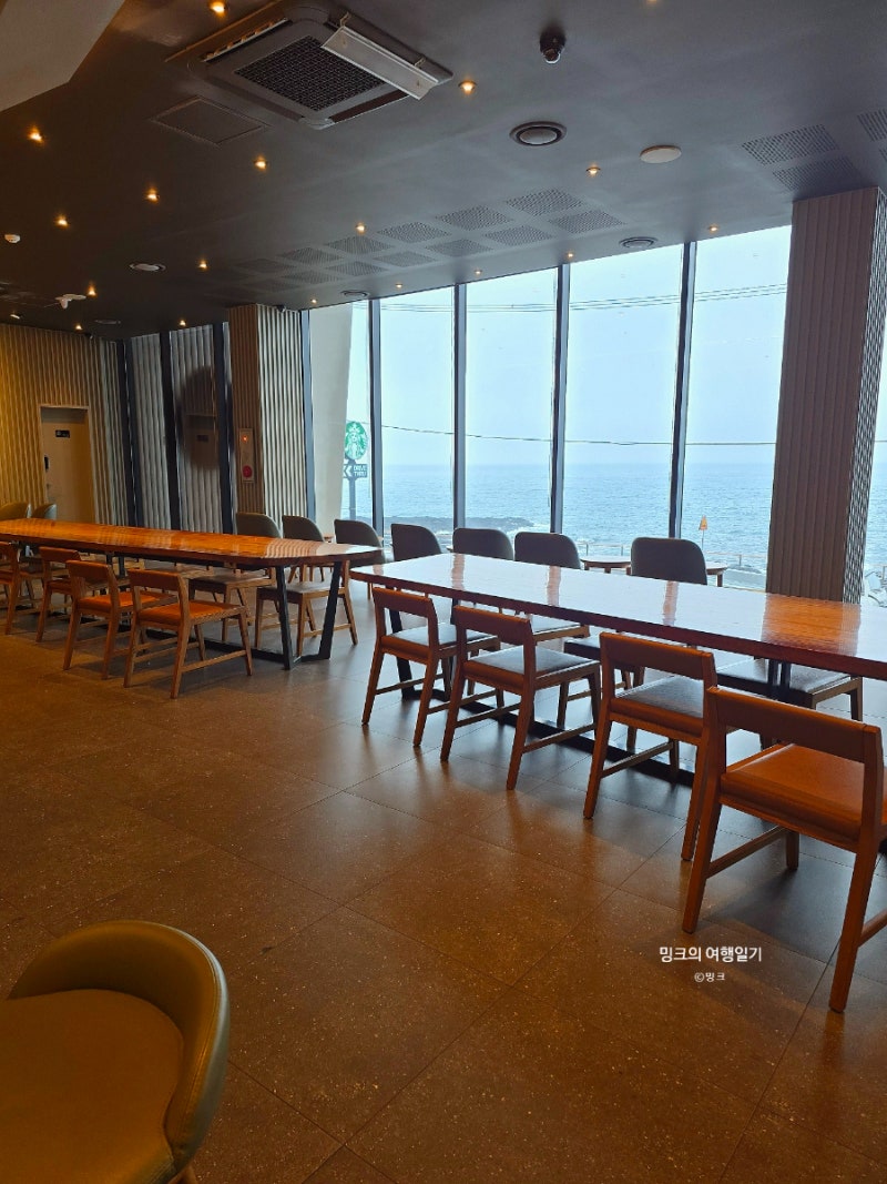 제주공항 근처 오션뷰 바다전망 카페 스타벅스 제주 서해안로DT점.