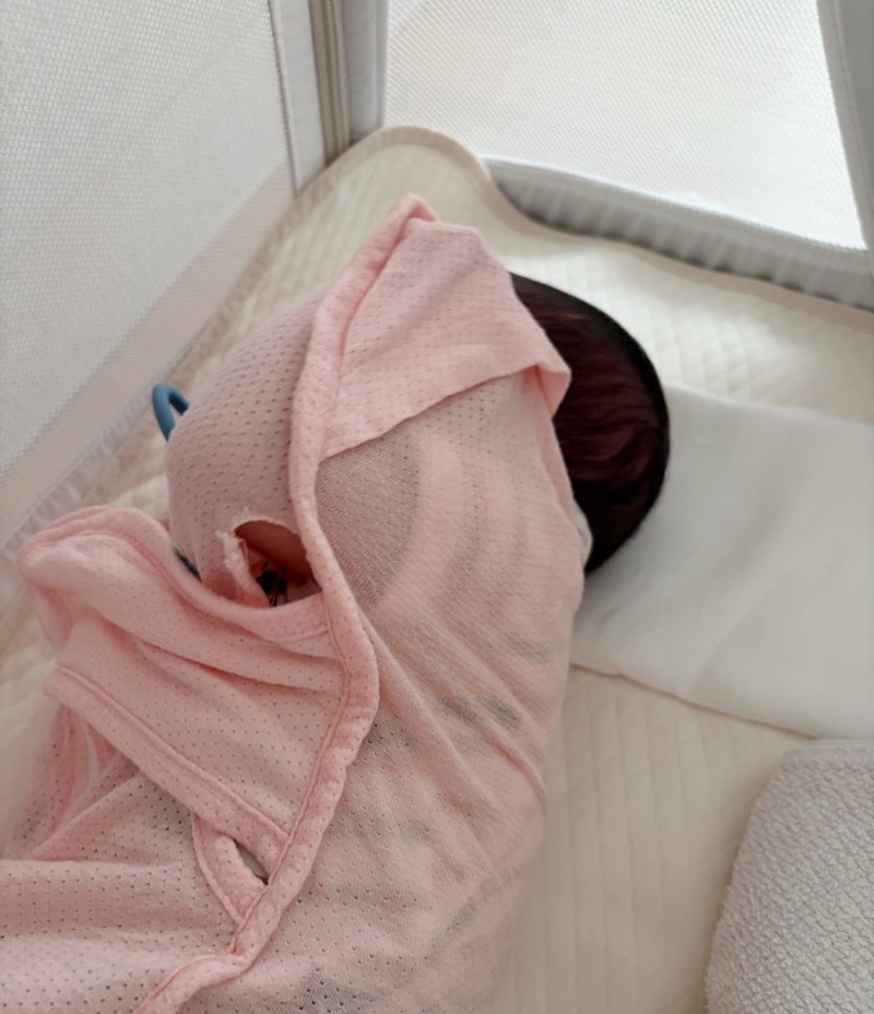 신생아 잠 안 잘 때｜모로반사 심한 힘센 아기 잠재우기 여정 (스와들업·옆잠베개·안눕법)