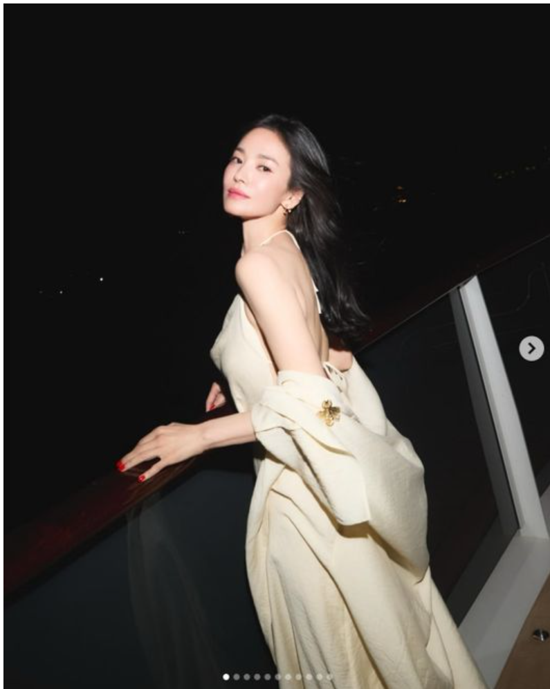 송혜교 뒤태 노출 드레스 화제! 여신 미모에 모두가 감탄한 이유