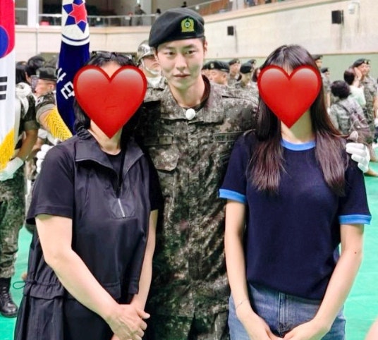 배우 이재욱 군대 입대 수료식 모습
