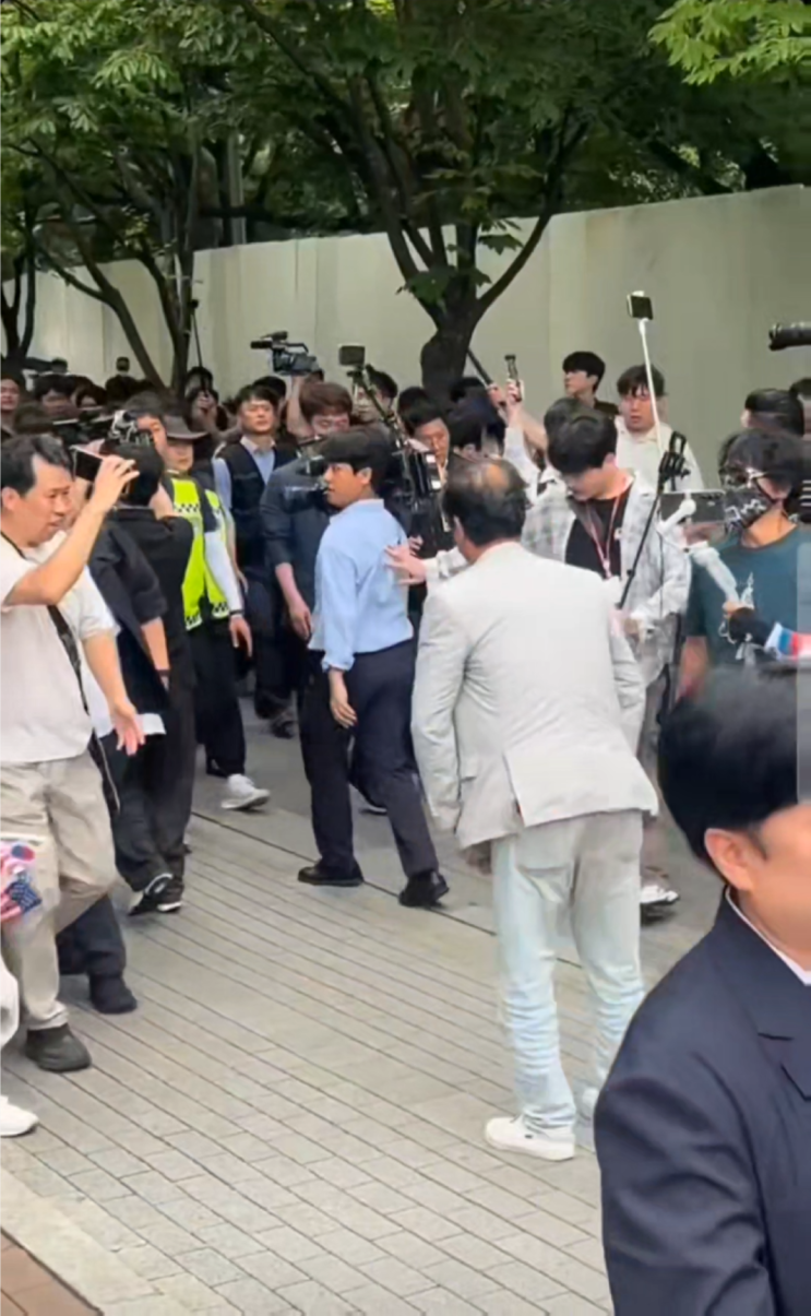 <b>국조특위</b> 개표소 진입 저지... 공무집행<b>방해</b>죄 성립 여부... 