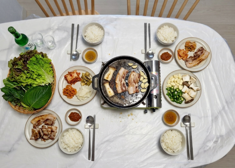 비닐 식탁보 하나로 뒷정리 끝! 뽑아쓰는 일회용 식탁보 사용 후기