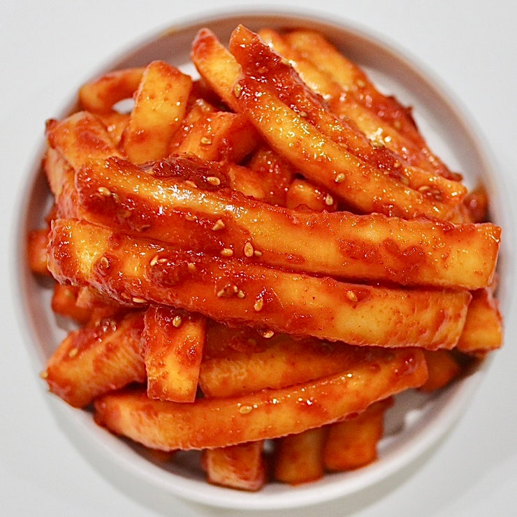 여름철 입맛 돋구는 꼬들꼬들한 보쌈 무김치 만들기 물엿이 킥!