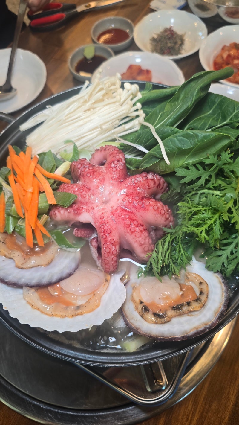 신두리 해수욕장 맛집"신두리식당" 돌문어해물탕이맛있는 태안20년전통 제철해산물 전문점