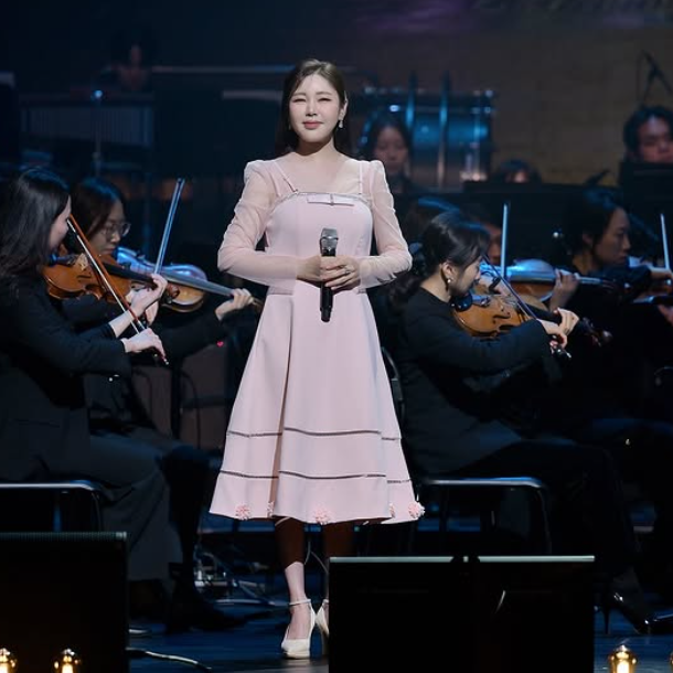 "젓가락 각선미 실화인가요?" 송가인 44kg 다이어트 근황