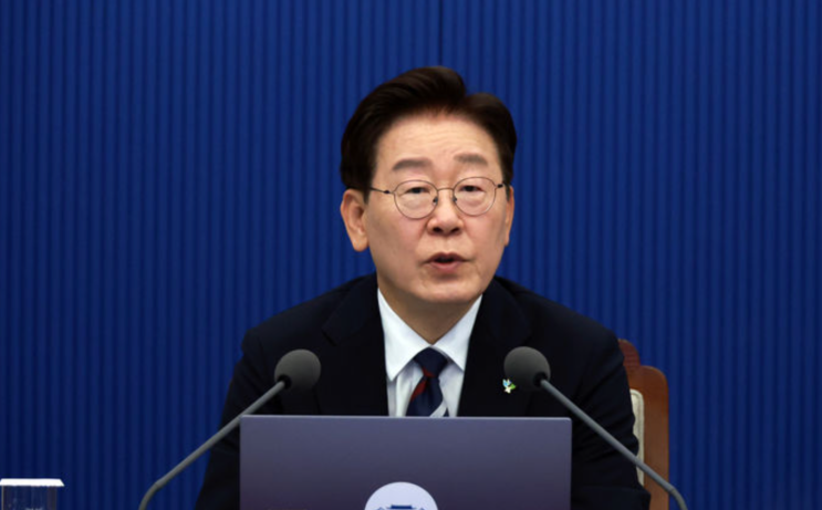 [종합] 이 <b>대통령</b> 3대 <b>메가 프로젝트</b> 발표! ‘한국판 실리콘밸리’ 47....