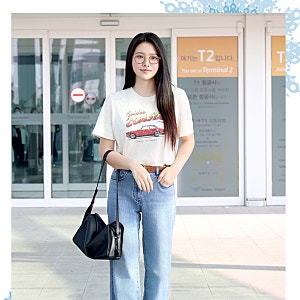 레드벨벳 예리 공항패션 여자 여름 코디 정보 - 시슬리 반팔티셔츠 & 데님팬츠