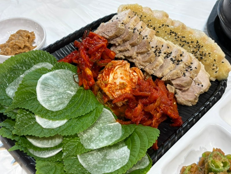 따끈한 보쌈과 손두부가 맛있는 진해 점심특선 맛집, 진해 행복한 두부