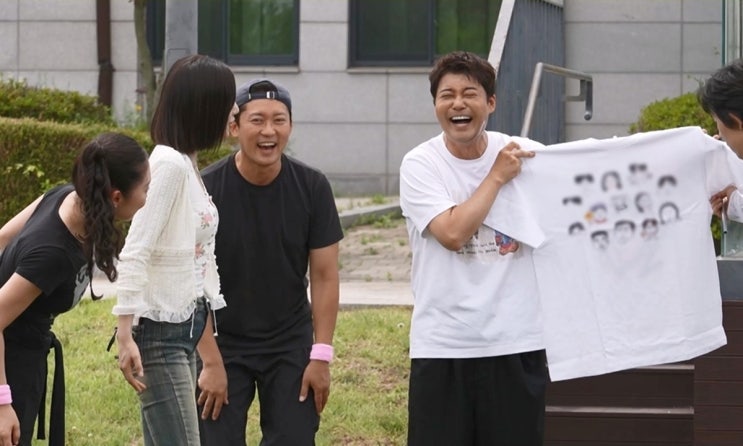 <b>나 혼자 산다</b> 654회 <b>전현무</b>, 직접 그린 ‘NEW 무지개 <b>티셔츠</b>... 
